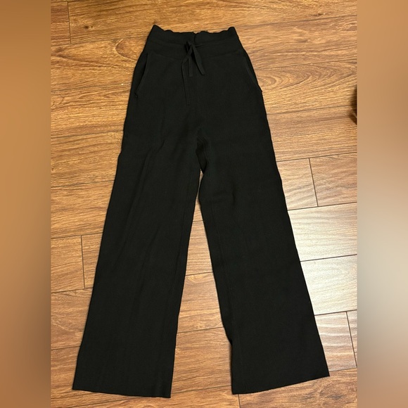 Uniqlo Black Rib Knit Pants and Long sleeve - Picture 2 of 4
